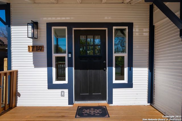 1719 Dawson St, San Antonio, TX 78202