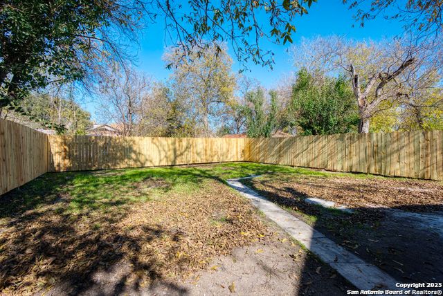 1719 Dawson St, San Antonio, TX 78202