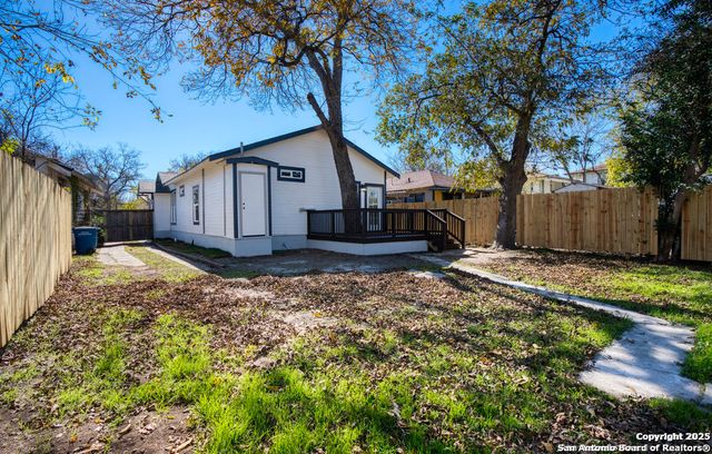 1719 Dawson St, San Antonio, TX 78202