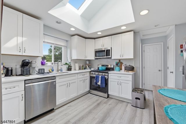 2 Sharon Ct, Randolph Twp., NJ 07869