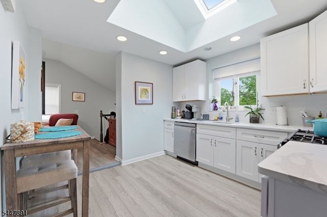 2 Sharon Ct, Randolph Twp., NJ 07869