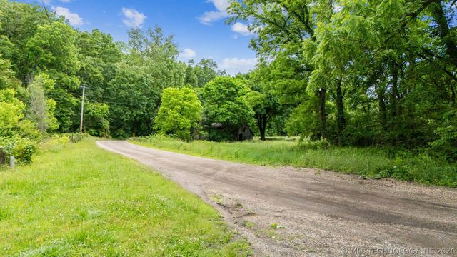 21745 E 660 Road, Tahlequah, OK 74464