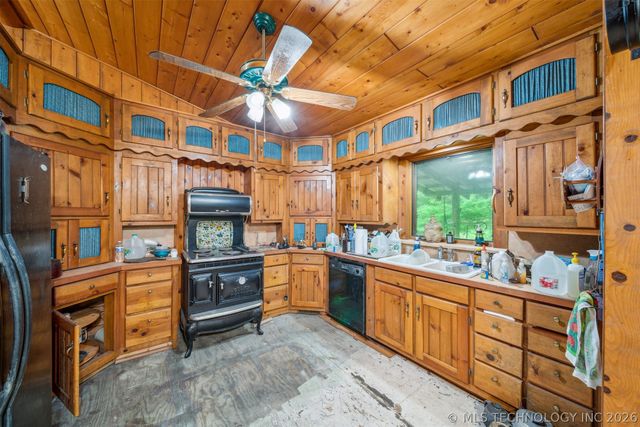 21745 E 660 Road, Tahlequah, OK 74464