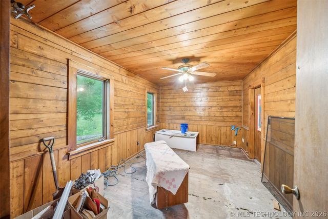 21745 E 660 Road, Tahlequah, OK 74464