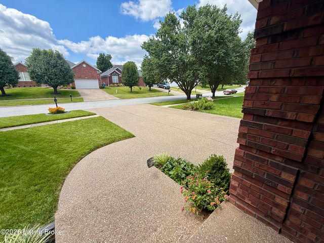 9308 Artis Way, Louisville, KY 40291