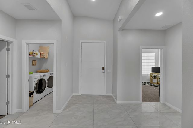 453 PLATEAU Drive, Socorro, TX 79927