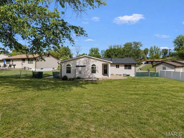 7 Gran Lin Court, St Charles, MO 63303