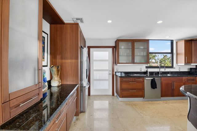 122 Andrews Avenue C, Delray Beach, FL 33483