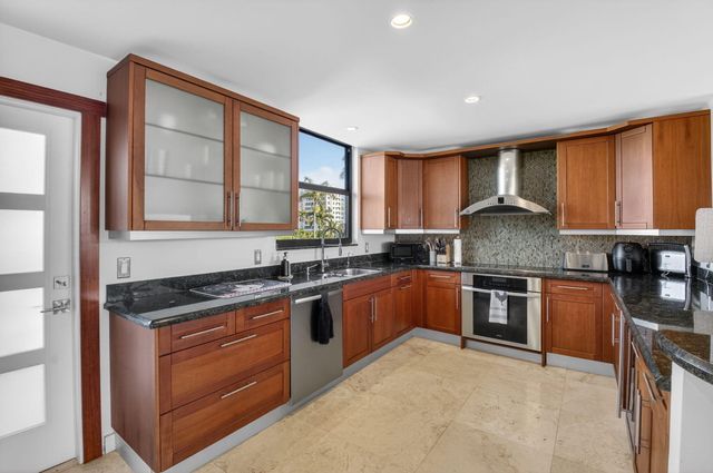 122 Andrews Avenue C, Delray Beach, FL 33483