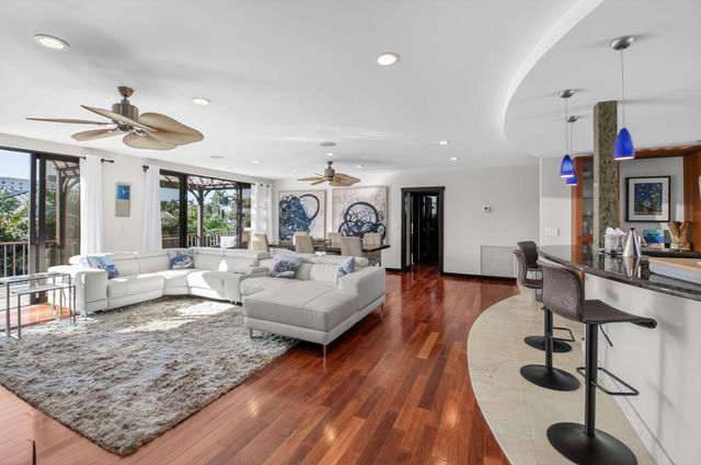 122 Andrews Avenue C, Delray Beach, FL 33483