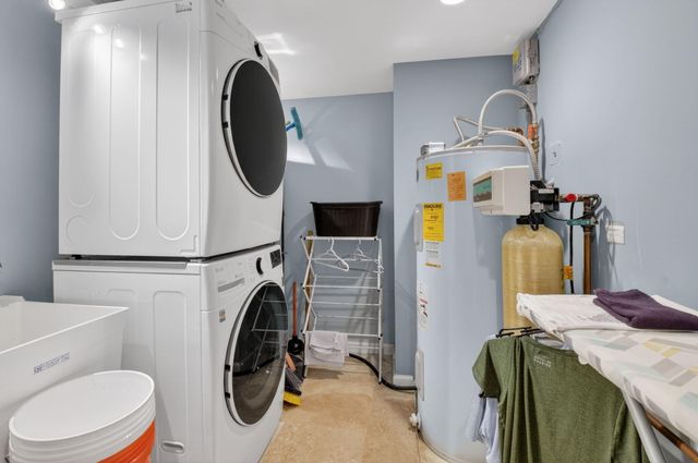 122 Andrews Avenue C, Delray Beach, FL 33483