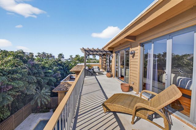 122 Andrews Avenue C, Delray Beach, FL 33483