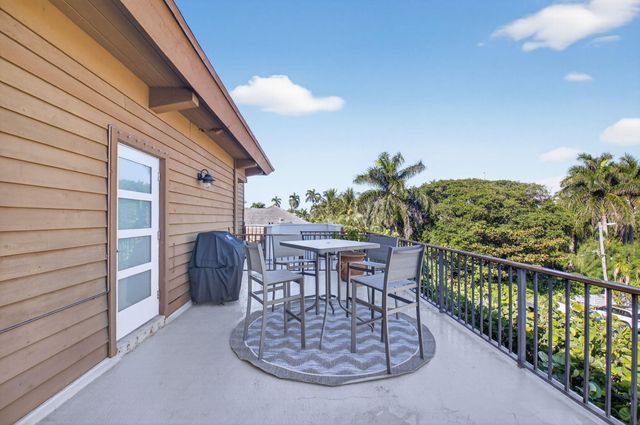 122 Andrews Avenue C, Delray Beach, FL 33483