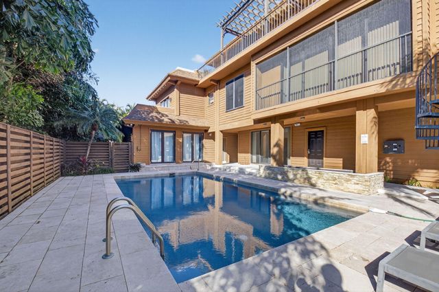 122 Andrews Avenue C, Delray Beach, FL 33483