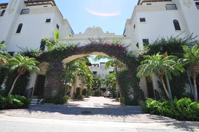 122 Andrews Avenue C, Delray Beach, FL 33483