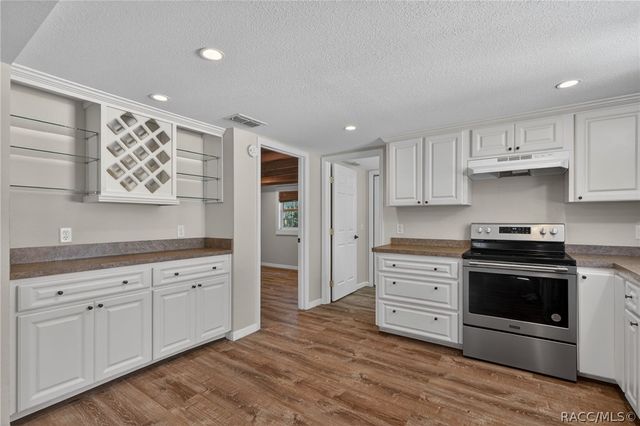 8950 E Devilsneck Road, Floral City, FL 34436