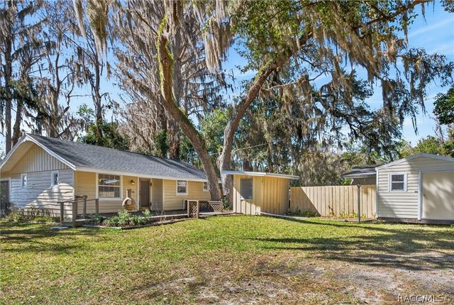 8950 E Devilsneck Road, Floral City, FL 34436