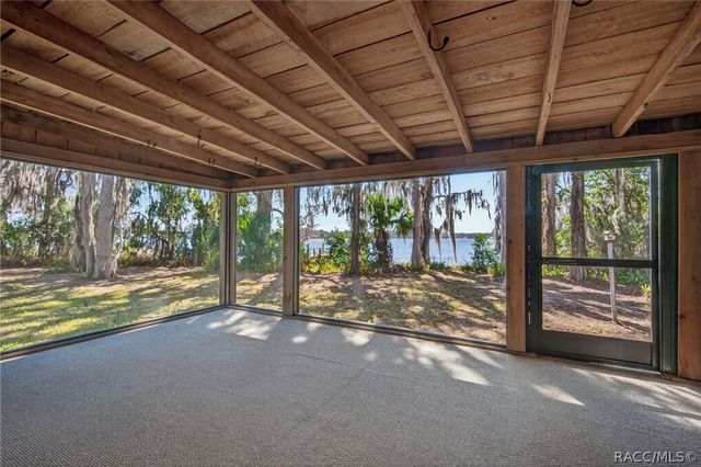 8950 E Devilsneck Road, Floral City, FL 34436