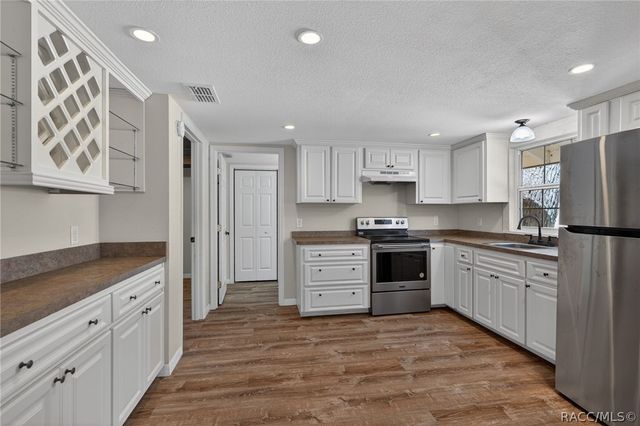 8950 E Devilsneck Road, Floral City, FL 34436