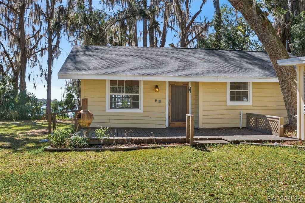 8950 E Devilsneck Road, Floral City, FL 34436