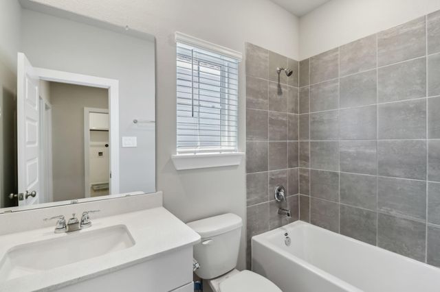 587 Avisa Drive Drive, Kemah, TX 77565