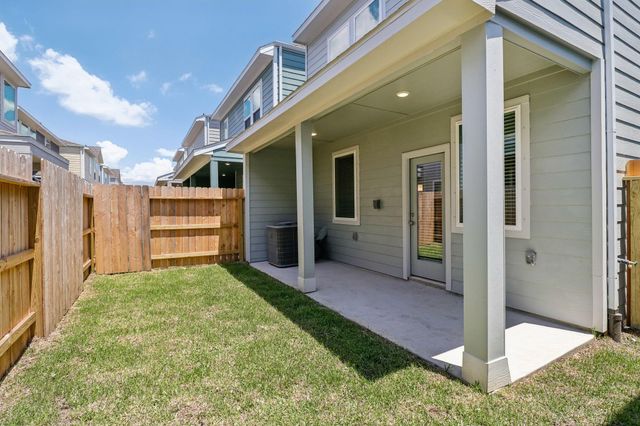 587 Avisa Drive Drive, Kemah, TX 77565
