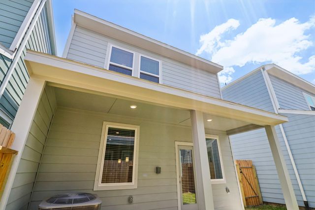 587 Avisa Drive Drive, Kemah, TX 77565