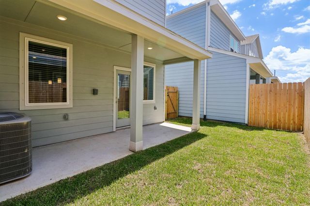 587 Avisa Drive Drive, Kemah, TX 77565