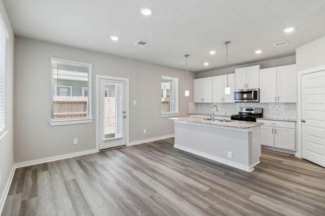 587 Avisa Drive Drive, Kemah, TX 77565