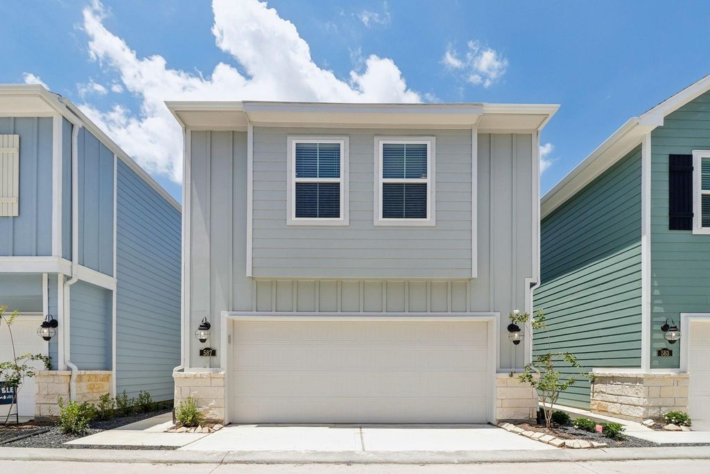 587 Avisa Drive Drive, Kemah, TX 77565