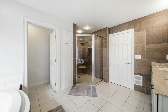 13228 Rocklyn Drive, Urbandale, IA 50323