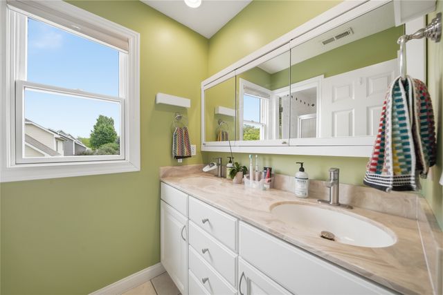13228 Rocklyn Drive, Urbandale, IA 50323