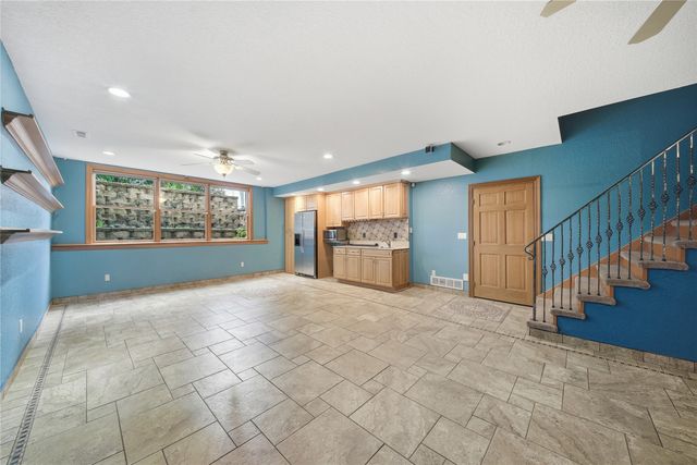 13228 Rocklyn Drive, Urbandale, IA 50323