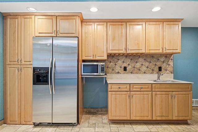 13228 Rocklyn Drive, Urbandale, IA 50323
