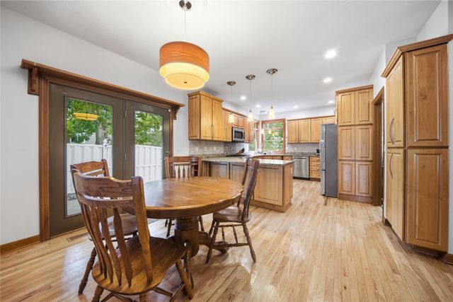 13228 Rocklyn Drive, Urbandale, IA 50323