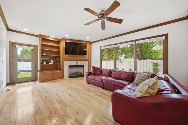 13228 Rocklyn Drive, Urbandale, IA 50323