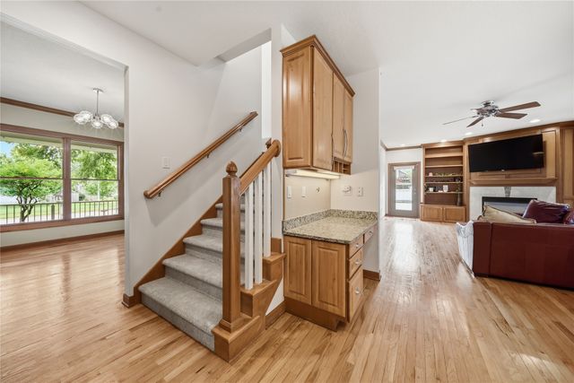 13228 Rocklyn Drive, Urbandale, IA 50323