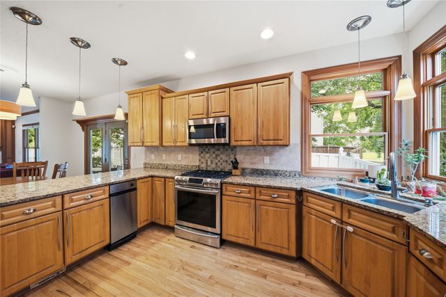 13228 Rocklyn Drive, Urbandale, IA 50323