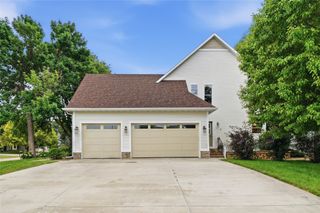 13228 Rocklyn Drive, Urbandale, IA 50323