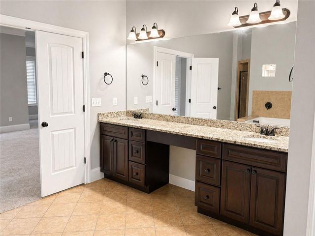 125 Trustin Lake Drive, Fayetteville, GA 30214
