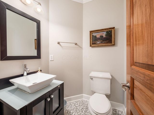 9041 Tartan Fields Drive, Dublin, OH 43017