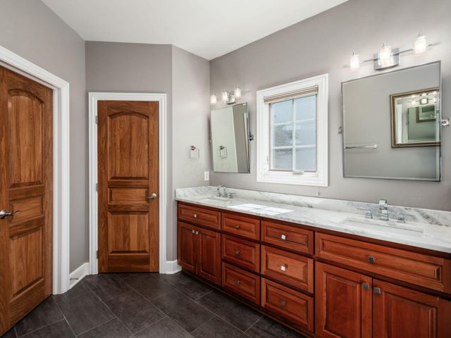 9041 Tartan Fields Drive, Dublin, OH 43017