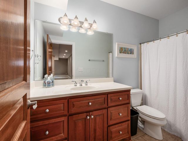 9041 Tartan Fields Drive, Dublin, OH 43017