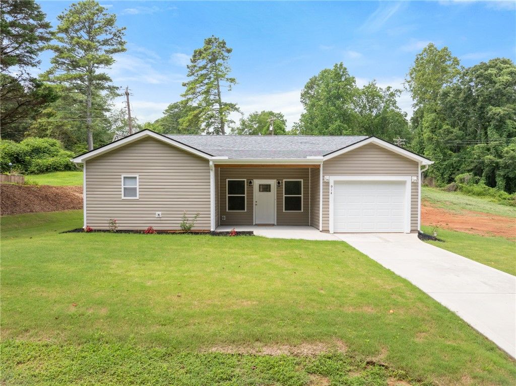 914 Smith Grove Road, Easley, SC 29640