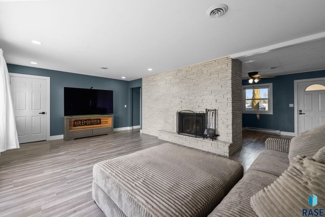 1409 S Splitrock Blvd Boulevard, Brandon, SD 57005