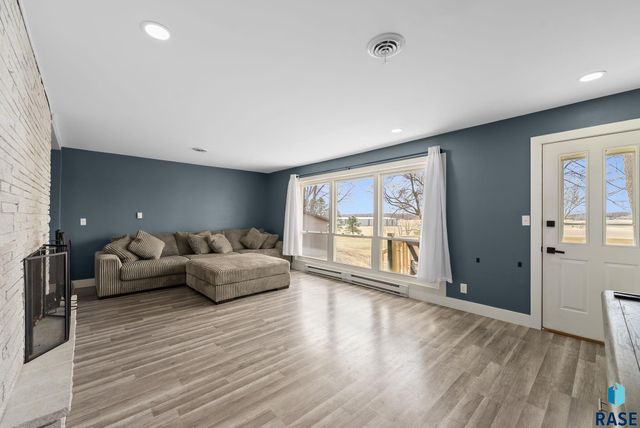 1409 S Splitrock Blvd Boulevard, Brandon, SD 57005