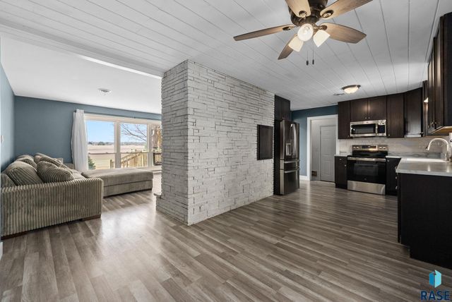 1409 S Splitrock Blvd Boulevard, Brandon, SD 57005