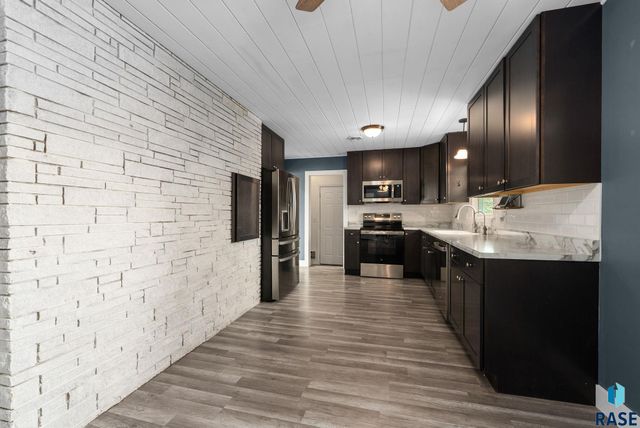 1409 S Splitrock Blvd Boulevard, Brandon, SD 57005