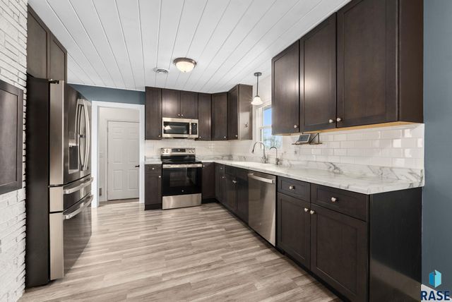 1409 S Splitrock Blvd Boulevard, Brandon, SD 57005