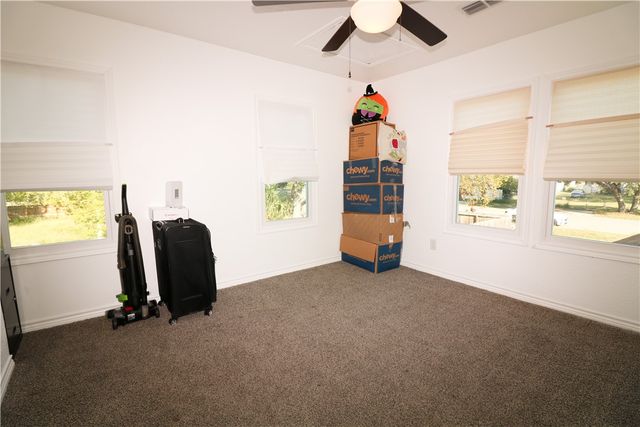 218 S 8th St, Aransas Pass, TX 78336